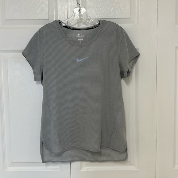 NWOT Nike Dri-Fit Top - Picture 1 of 3